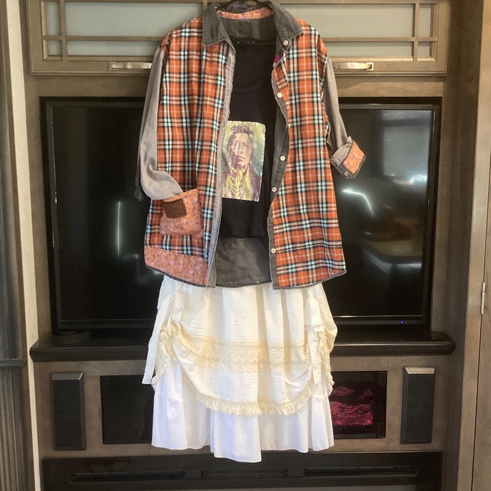 Elegant Western Cream Skirt - Picture 4 of 16